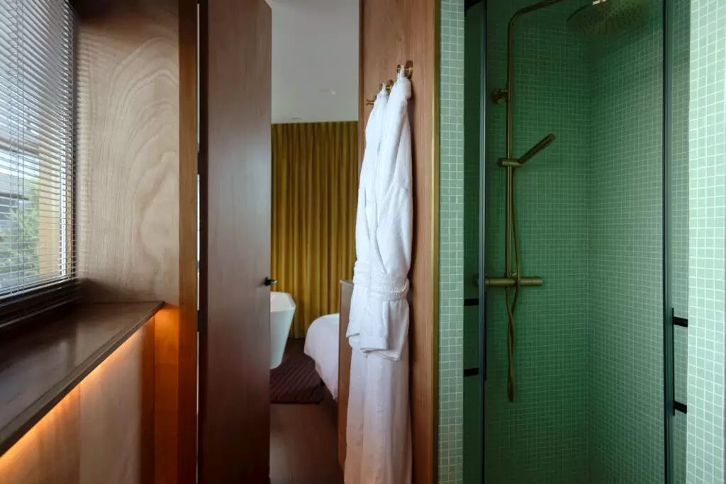 13-otto-oosterdoksekade-shower