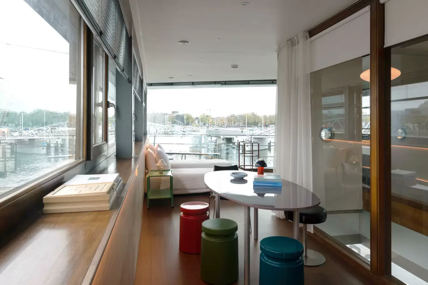 7-2-otto-oosterdoksekade-livingroom-far-beds