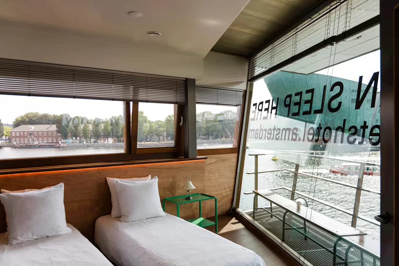 9-Oosterdoksekade-living_room_beds