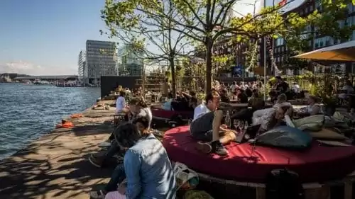 Restaurant and bar Meneer Nieges in SWEETS hotel neigbourhood guide Amsterdam