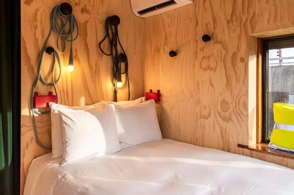 SWEETS hotel Amsterdam East Oost_bridge house Omvalbrug near Amstel station_interior design_bedroom_hotel bed lighting