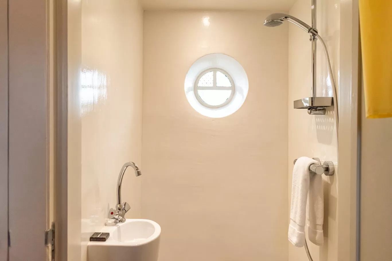 Shower and sink in the bathroom of SWEETS hotel's bridge house Omvalbrug