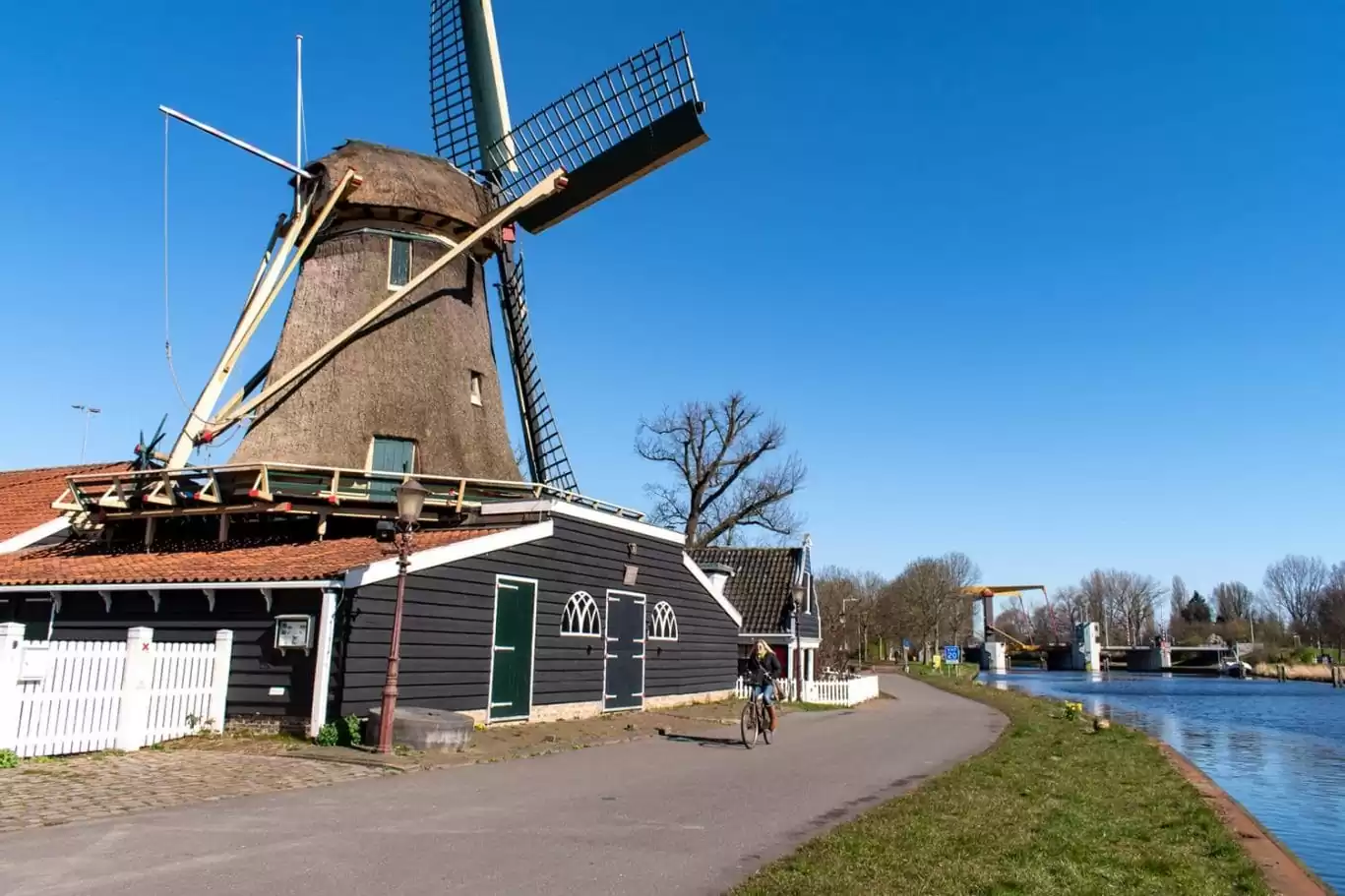 SWEETS hotel Amsterdam's IJdoornlaanbrug bridge house is located close to a Dutch windmill