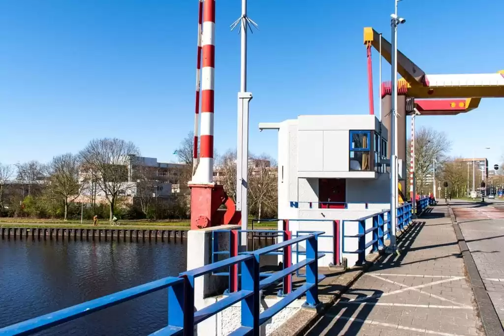 SWEETS hotel Amsterdam Noord Holland_bridge house 104 IJdoornlaanbrug_hotel room on a bridge_easy to reach by car_parking nearby