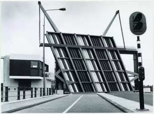 Old picture of bridge house 104 IJdoornlaanbrug, which was built in 1975