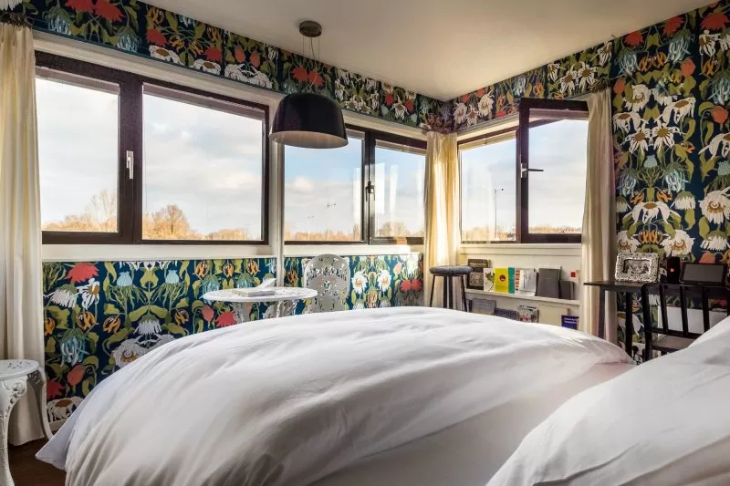 SWEETS hotel Amsterdam Noord_bridge house 102 Meeuwenpleinbrug_bedroom interior design by Studio Job_wallpaper table chair_dutch design (2)