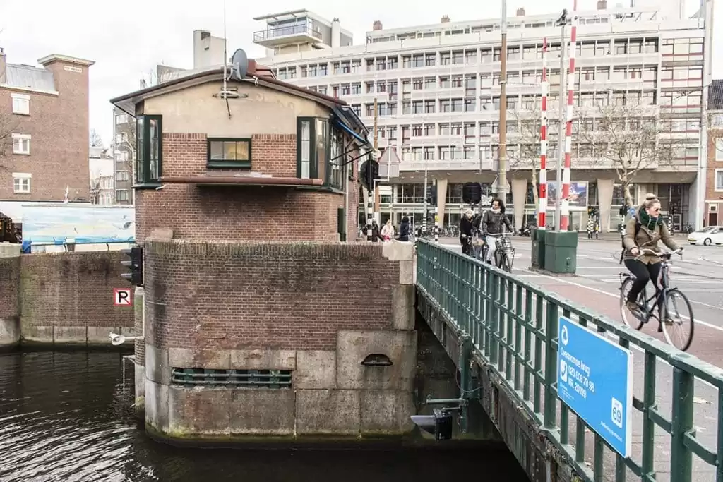 Photo of SWEETS hotel Amsterdam West Overtoomsesluis bridge house Overtoom crossing