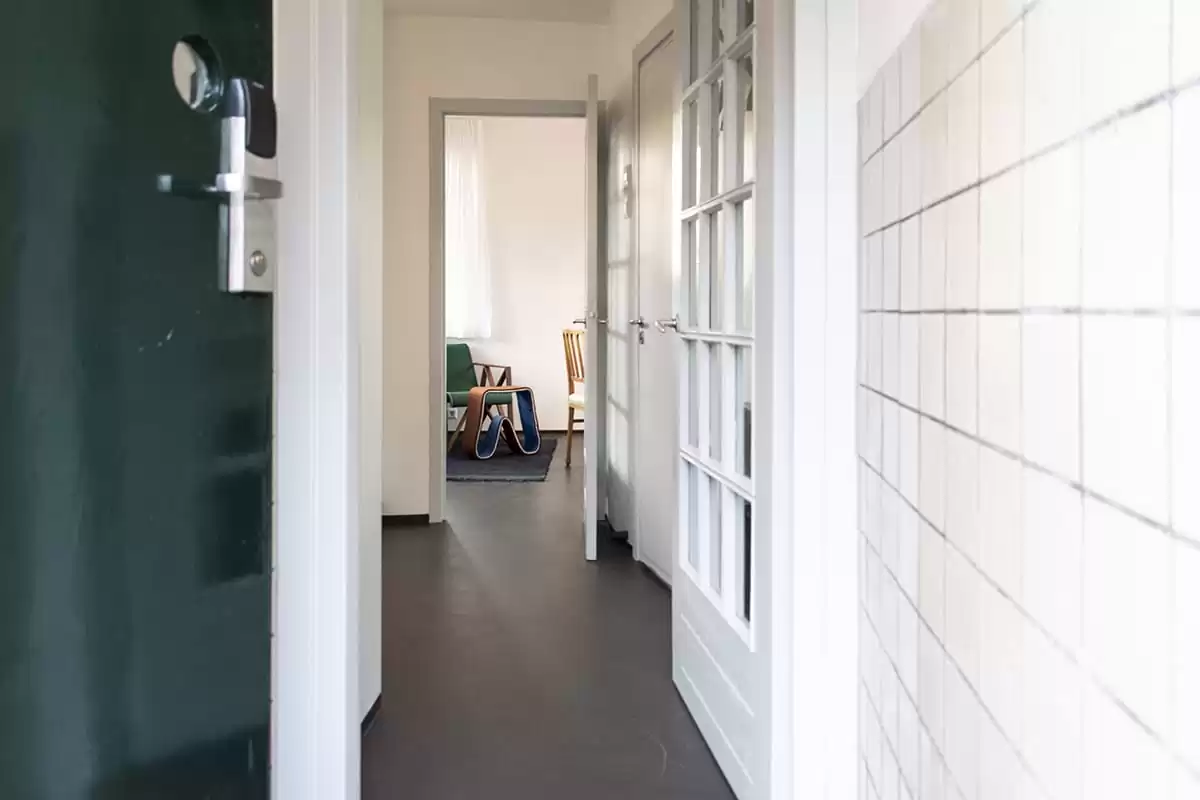 Photo of SWEETS hotel Amsterdam West Overtoomsesluis bridge house interior entrance hallway