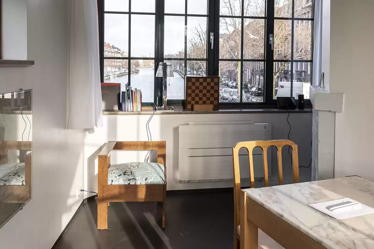 Photo of SWEETS hotel Amsterdam West Overtoomsesluis bridge house interior living room chair