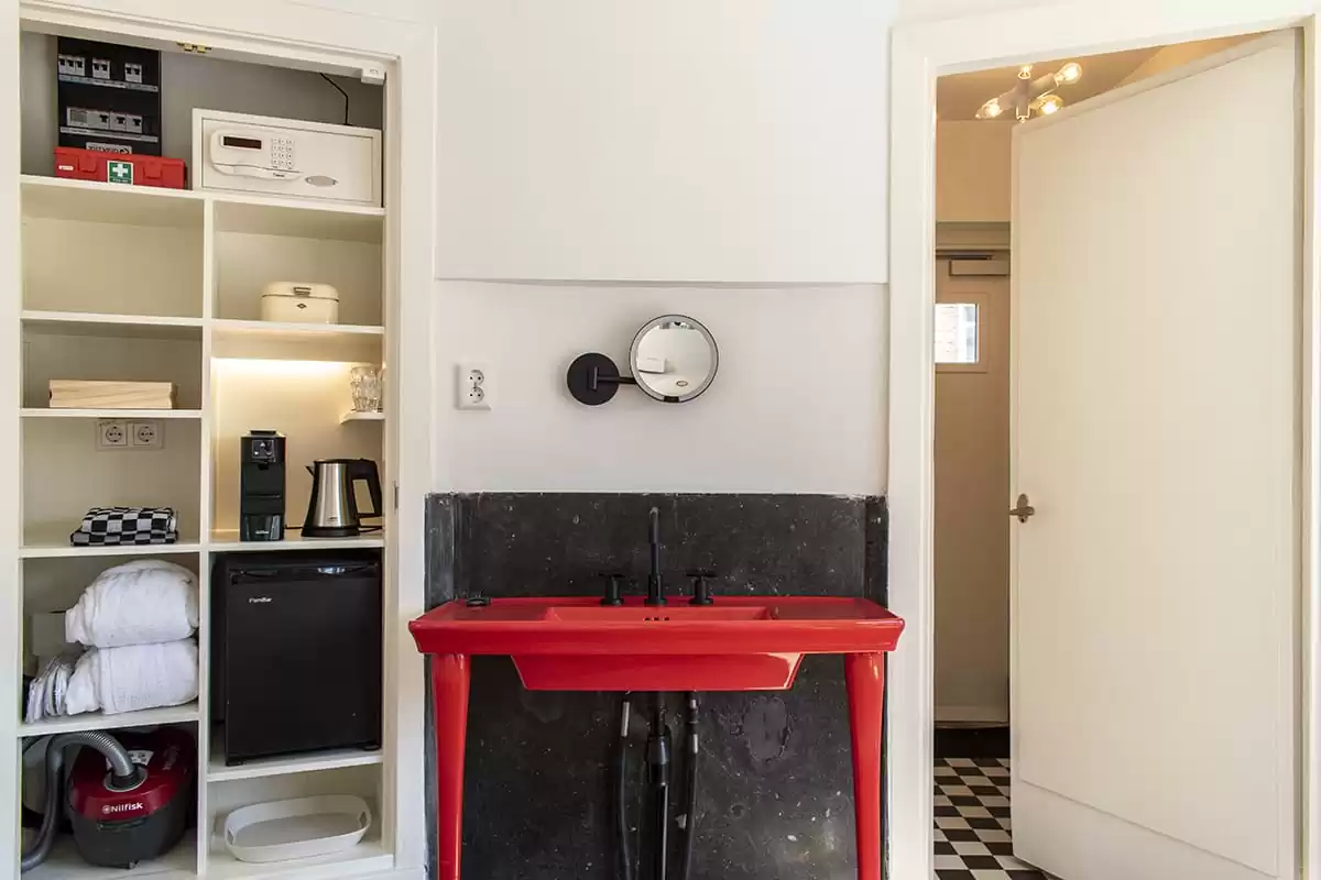 Photo of SWEETS hotel Amsterdam West Van Hallbrug bridge house interior hotel near Amsterdam Center living space pantry design safe coffee tea bathrobes