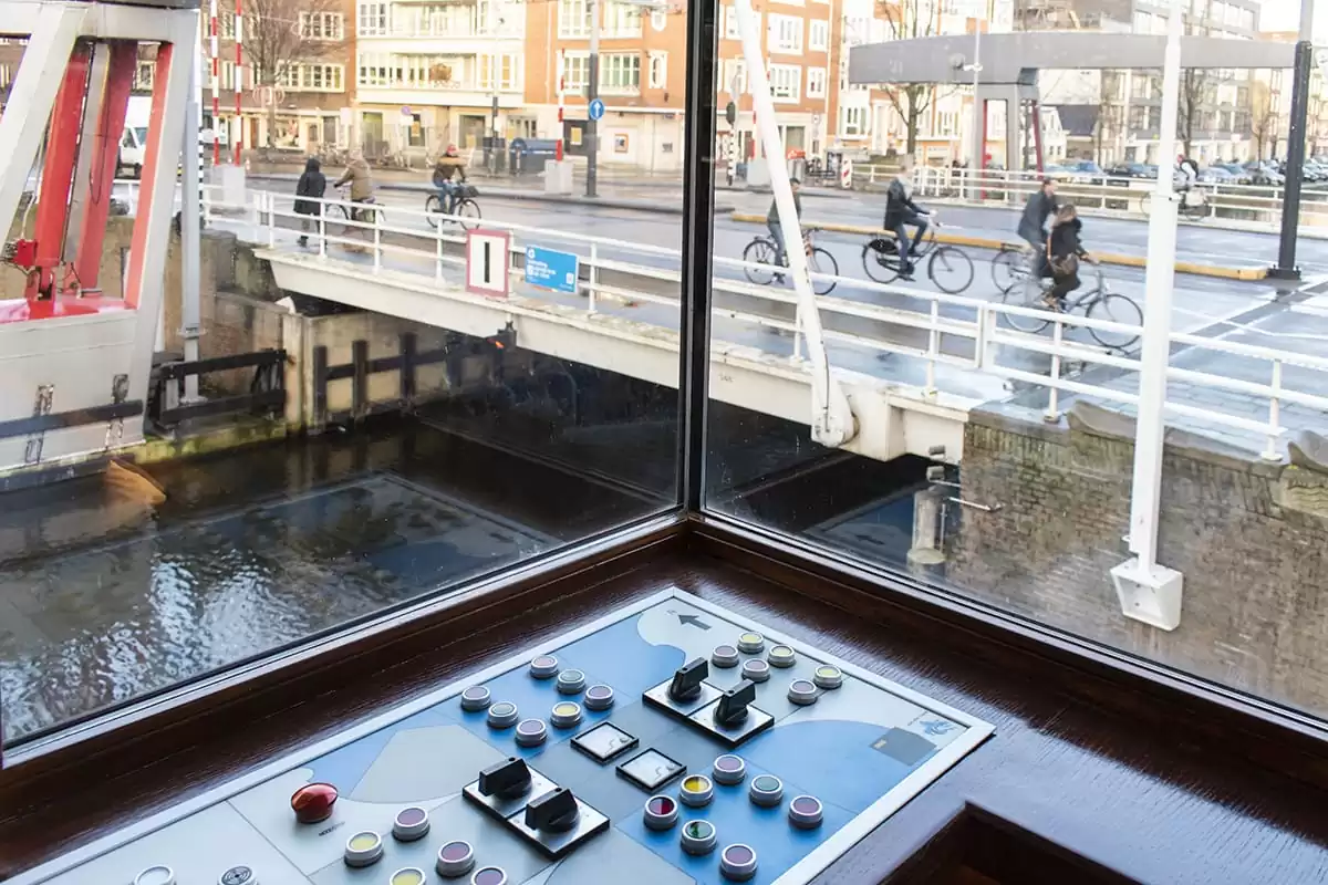Photo of SWEETS hotel Amsterdam West Zeilstraatbrug bridge house interior view of bridge and cyclists control panel