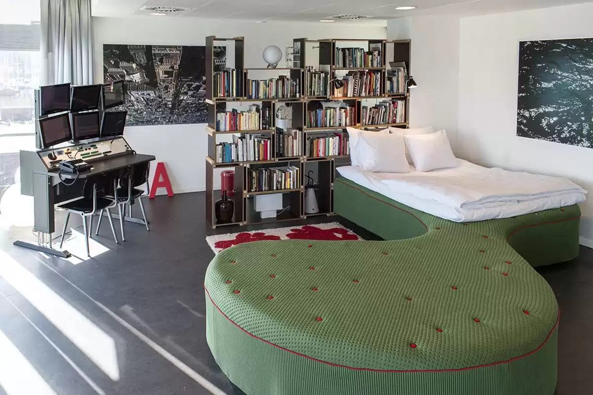 Photo of SWEETS hotel Amsterdam bridge house 211 Sluis Haveneiland IJburg bedroom bed Pieke Bergmans dutch design