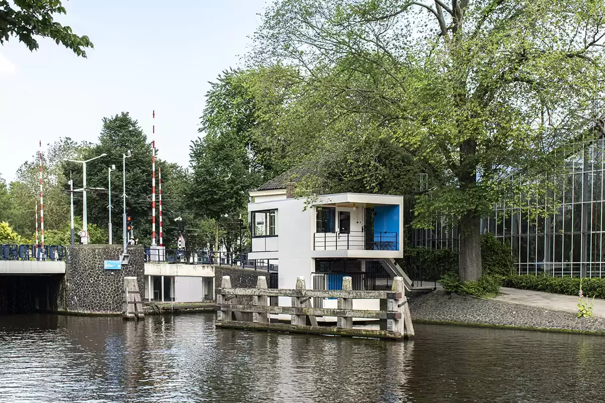 Photo of SWEETS hotel Amsterdam bridge house Hortusbrug hotel near Amsterdam Center nearby Hortus Botanicus architecture exterior rietveld
