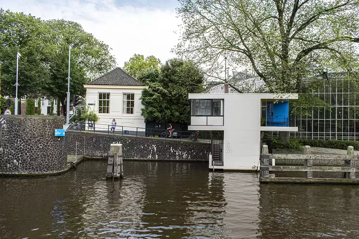 Photo of SWEETS hotel Amsterdam bridge house Hortusbrug hotel near Amsterdam Center nearby Hortus Botanicus architecture exterior rietveld