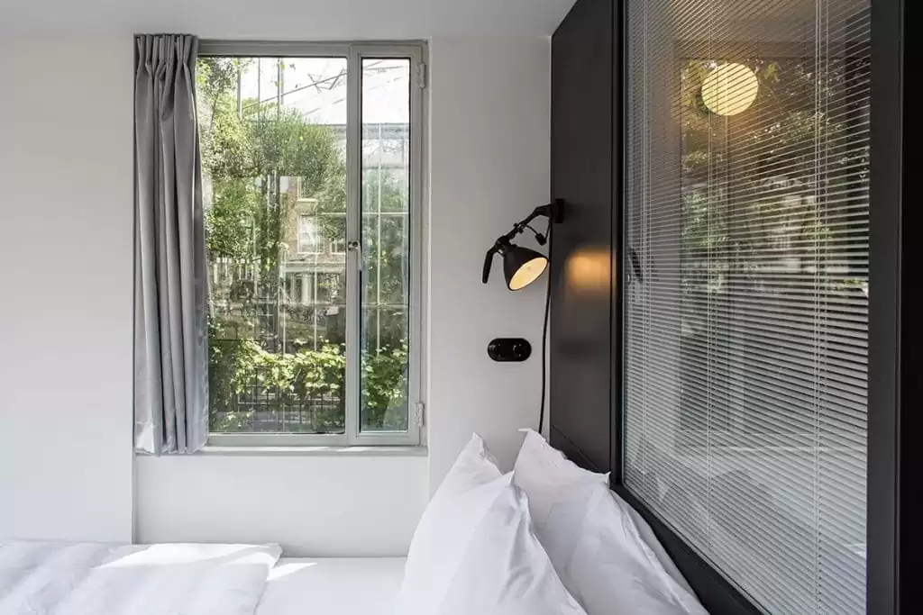 Photo of SWEETS hotel Amsterdam bridge house Hortusbrug hotel near Amsterdam Center nearby Hortus Botanicus interior architecture rietveld view