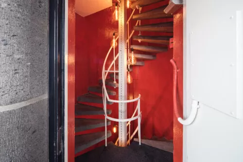 SWEETS hotel Amsterdam_bridge house Kortjewantsbrug_entrance_spiral staircase_photography Ossip Duivenbode