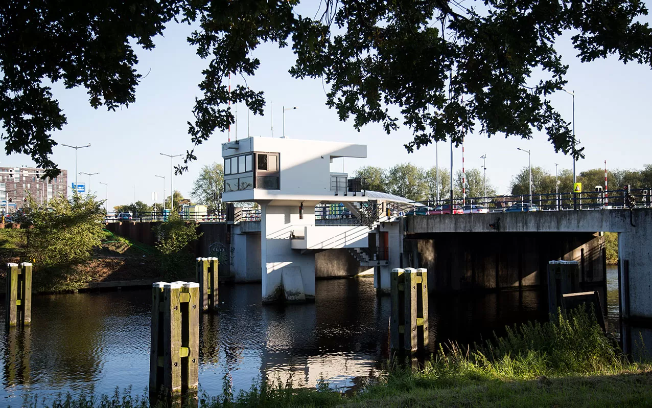 SWEETS_hotel_Amsterdam_North_bridge house_102._Meeuwenpleinbrug_surroundings_neighborhood_neighbourhood_canal_canals_view_outside view_5