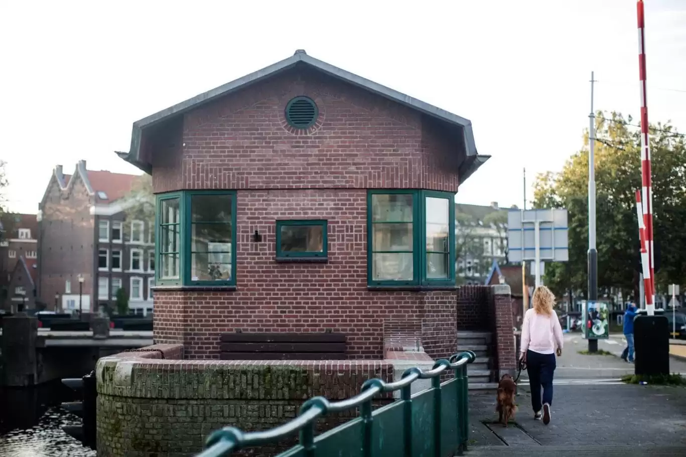 kattensloot Amsterdam bridge house, brick bridge house, Amsterdam bridge house