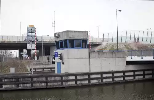 SWEETS hotel Duivendrechtsebrug bridge house on Amsterdam canals