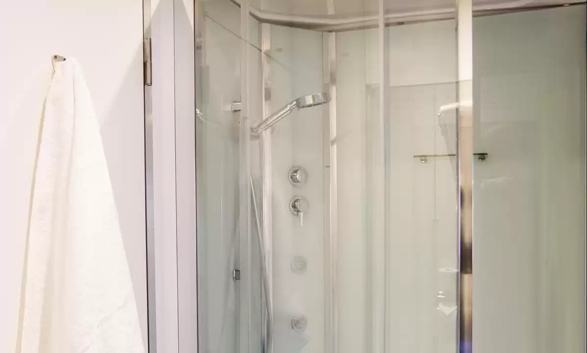 SWEETS hotel Wiegbrug bridge house on Amsterdam canals - shower in bathroom