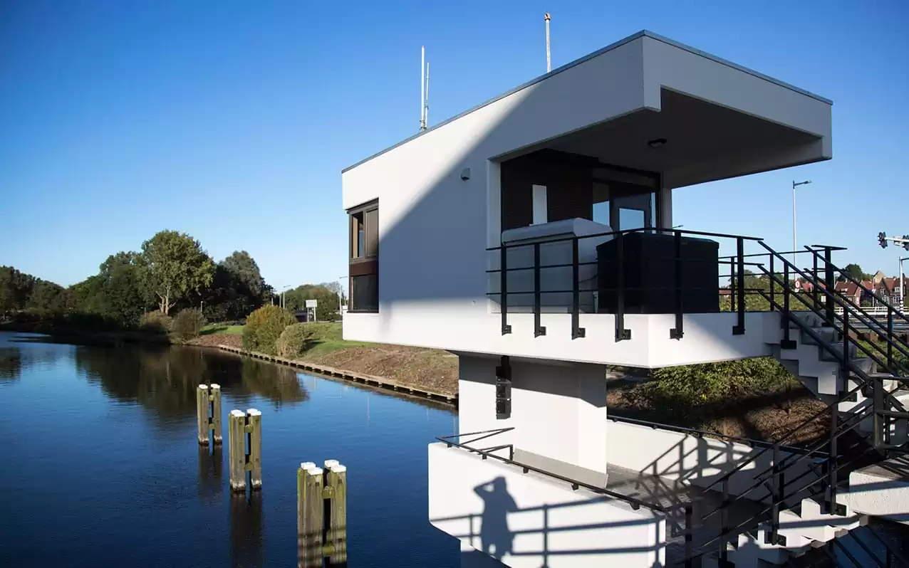 Photo of SWEETS hotel Amsterdam North bridge house Meeuwenpleinbrug surroundings neighborhood_neighbourhood canal view