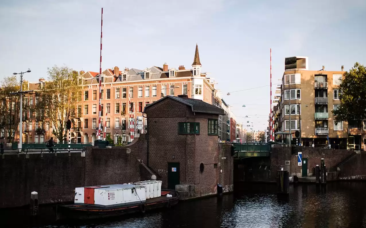 Photo of SWEETS hotel Amsterdam-West Bridge house Kattensloot surroundings Frederik Hendrik neighbourhood Nassaukade canal